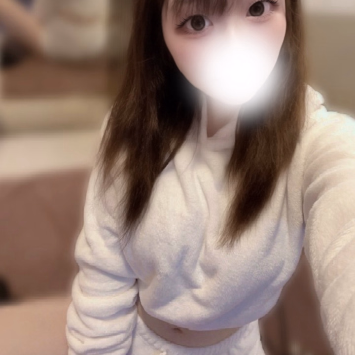 こんにちは、くるみです👶🏻🫧

出勤したよー！
24時までいます⏰✨

30日まで毎日9:00〜24:00います！

ふらっと寄ってもらえたら嬉しいなって感じで待ってます🤭

話しかけるのちょっと苦手なので、いっぱい話しかけてもらえたら助かります🥺
沈黙になるとちょっと緊張しちゃうタイプです💧

あと差し入れ本当に嬉しいのですが、
お水だけちょっと苦手で飲めなくて💦

麦茶か、セブンのゆずレモンサイダーだと飲めます🍋✨
もらえたらすごく喜びます泣

気軽に会いに来てください〜🫧