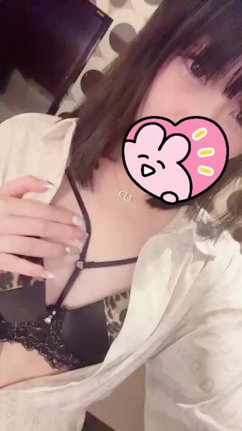 初出勤です🥹✨
自己紹介はあとから書くね！

雨やけど遊びに来てくれたら
嬉しいなぁ🥺❤️

待ってます( *´꒳`* )♡