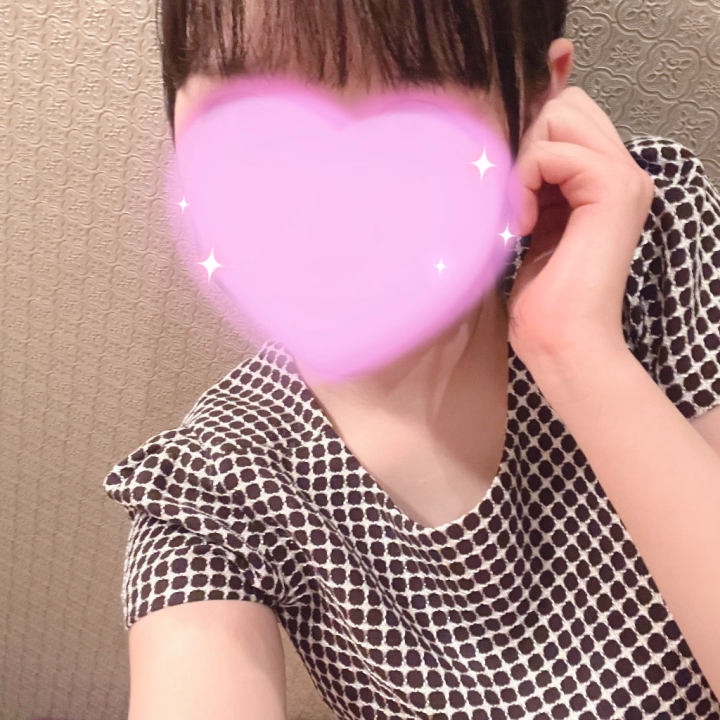 こんばんは、かなです♡

なかなかレア出勤なので、お会いしたことのないお兄さんが多いと思います🙂‍↕️

得意なのはフ⚪︎ラとちゅーです🥰

イチャイチャするのが大好きなので、同じ気持ちのお兄さんと出会えたら嬉しいな💘

次回の出勤はまだ未定なのですが、決まったらまた日記を書きますね_φ(･_･