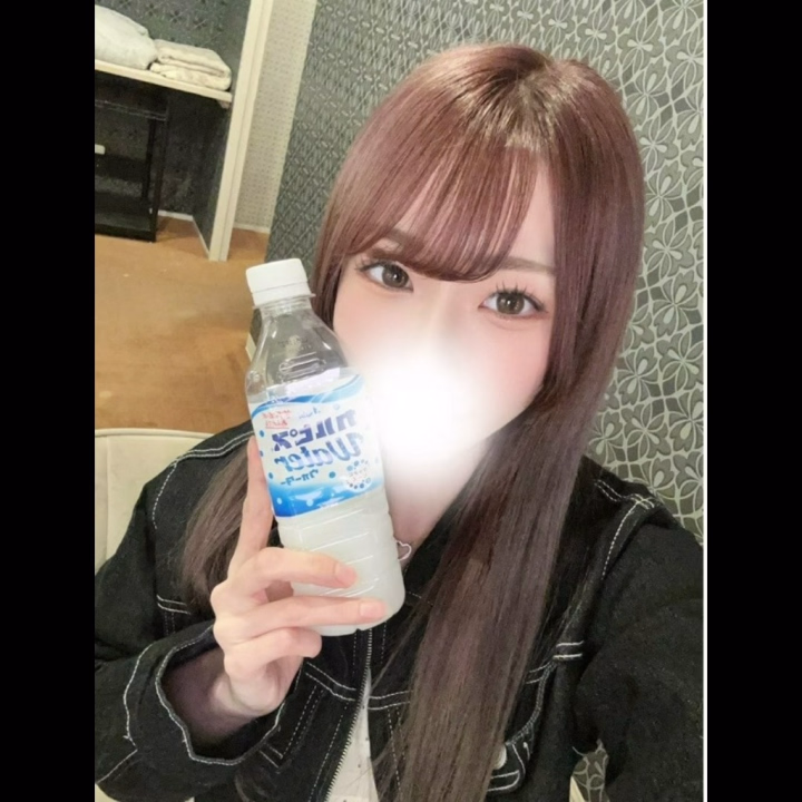 私のことを沢山知って欲しいので
少し紹介します🎀



人見知りは全くないので
初対面のお兄さんでもグイグイ
話しかけちゃいますので
覚悟してくださいね〜♡



シャワーの時間から密着して
お兄さんの🍌をゆっくりと焦らしながら触ってお兄さんの反応を見ながら
意地悪しちうのも好きだし



私の白くてスベスベな肌で
お兄さんの色んな所をぎゅーっと
締めつけちゃうのも大好きです///
私の㊙️名器堪能してみてね
私の良さに気付いたら
もう後戻り出来ないかも😌



早くお兄さん達に会いたいなぁ🥺💕



つゆ🧸