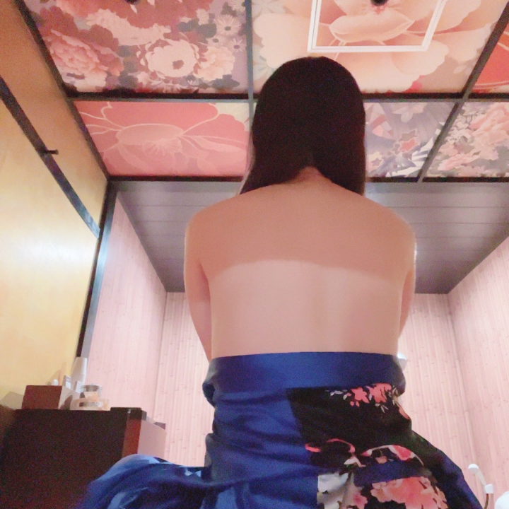 こんばんは🫶

気づけば出勤5日目になりました🥺✨

まだまだ緊張することもあるけど、
優しくしてくださる方ばかりで毎日楽しく過ごせています🎀

会いに来てくださった皆さま、
本当にありがとうございます♡

たくさん褒めてもらえたり、
楽しくお話できたり、
毎日あっという間です☺️

これからもっと仲良くなれたら嬉しいな💕

まだお会いしたことのない方とも
素敵なご縁がありますように🫶

引き続きよろしくお願いしますっ♡