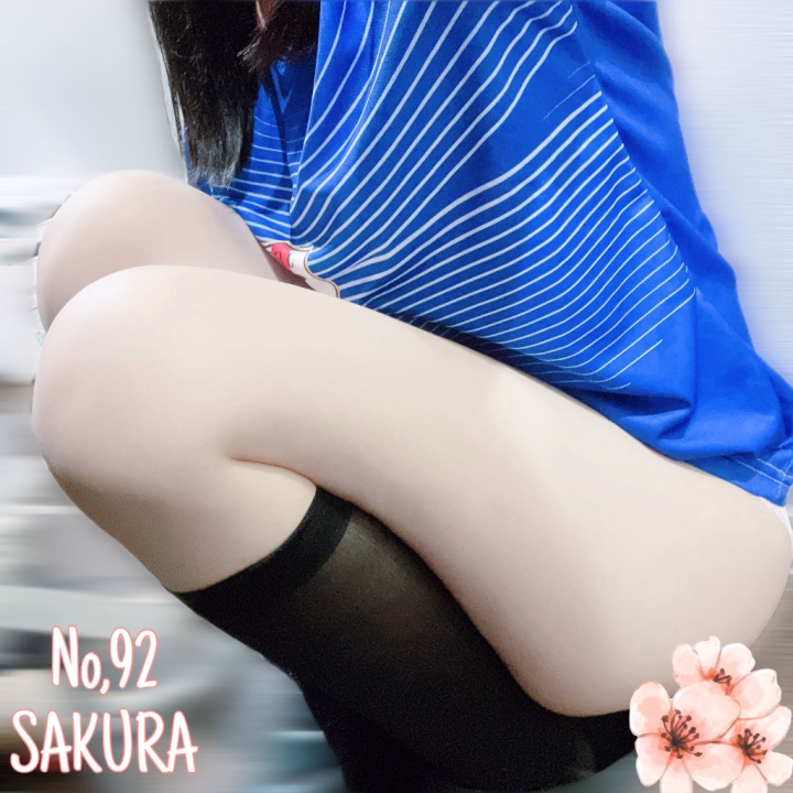 こんばんは︎🙌🏻

🌸No,92の桜です！🌸

火曜日遊んでくださったお兄さんありがとうございました❕ラブコールいつも嬉しいです❣️
今日は雨ですね…🥲髪の毛がボサボサになっちゃうから雨苦手です☔️
衣装はサッカー⚽️
ここ連続してサッカーの衣装以外着てない気がする…笑

最近夜ご飯にチャーハン作ったんですけど、食べてからなんか足らないな〜って思ってたらニンニクいれるの忘れてました💦でも美味しかった！！

今日の夜ご飯はどうしようかな〜💭

勤務は18時〜24時です！
あいにくの雨で、足元悪いですが会いに来てね(*´︶`)🩵ྀི