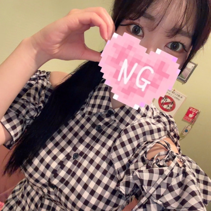 らんです💞

今日も13時から22時まで出勤してます🌟

今日は新しいワンピースを着てみたよ🥰

とっても可愛くてお気に入りです😻💖💖

今日は、元気いっぱいだから
優しいお兄さん達といっぱい楽しいお話ししたり、イチャイチャしたいな🥺💞💞

良かったら、らんに会いに来てね🥰

待ってます🥺💞💞