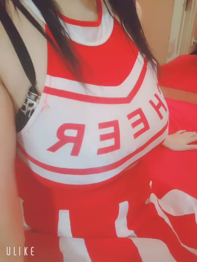今日は、
赤色のチアガール‼️✨✨✨

思った以上に
お胸が強調されてます🤭💕✨✨

普段あまり赤色っていないから
なんか新鮮な感じ🎶

似合っているかな⁉️🥺🫶✨✨