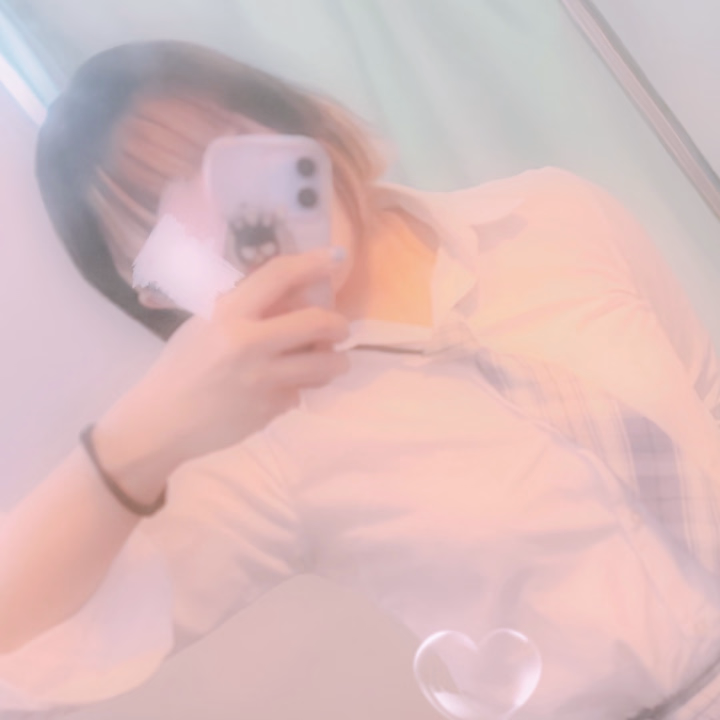 おはようございます☀️
出勤しました！

今日は少し時間を変更させてもらって、
12時からの出勤になります！
ギリギリの連絡になってしまい、本当にごめんなさい！😢

最近あるドラマをずっと見ていたんだけど、内容がラーメンにフューチャーされすぎていて、今すぐラーメンをすすりたい
口になってます！笑🍜
お兄さんたちに、クイズ出してもいいですか？？

ヒントは、お腹が空くやつです🤭
あとは、強い人たちが出てくるドラマ！
ってことくらいかな！
なんのドラマでしょう！

私はこのシリーズが大好きで、
過去作ならもう、
5週目くらい観てしまっています！笑👀

答え合わせは次回の写メ日記で！

⟡.·*.··············································⟡.·*.

🗓本日の、空いているお時間です🎶  

🪧12:00～17:00

⟡.·*.··············································⟡.·*.

まだ空きあるそうなので、良かったら
来てね☺️

それじゃあ、またね！
*˙︶˙*)ﾉ"ﾏﾀﾈｰ