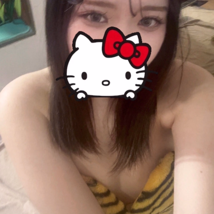限定トラコスです🤍🐅

似合うって言われたら
また着ちゃうかも…？🥺

明日からも待ってるけど
この姿見れるのは早い者勝ちかもね♡