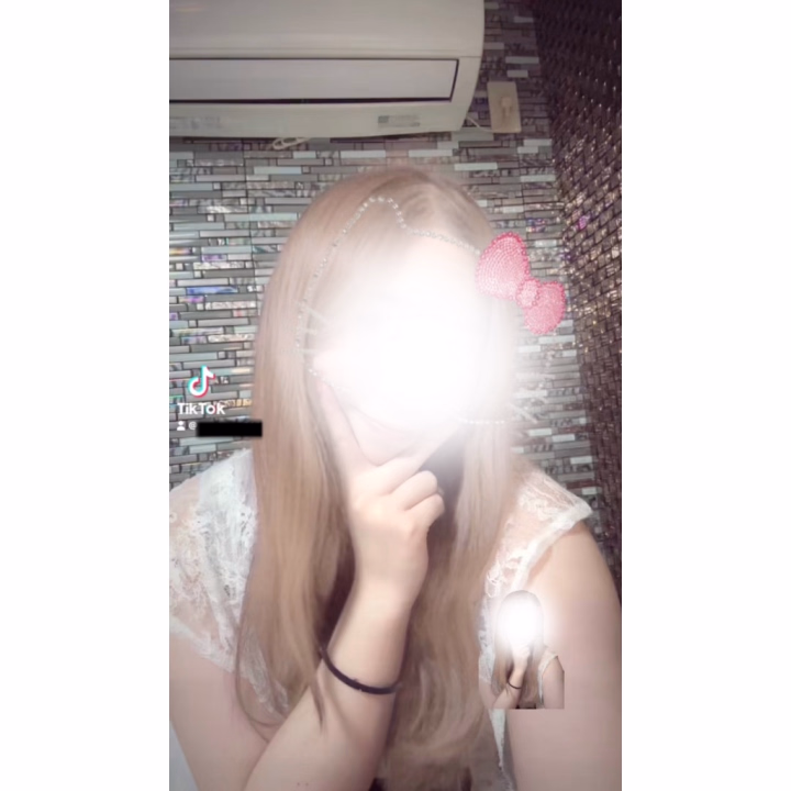 おはようございます！🔆｡°
ららです！

本日【7:00〜LAST】まで
お店にいます🫶💕

お時間合うお兄様、
ぜひお誘いお待ちしております☺️✨

そして最近TikTokで、
髪の毛が金髪になるエフェクト流行ってるんです🤣

らら、人生で一度も金髪にしたことないんだけど、
ちょっとやってみたい気持ちはあるんです🤭💭

ということで…
流行りに乗っかってやってみました👏✨

動画も撮ってみたので、
15:00頃に投稿しようと思います💓

ヒメチャンネルをフォローしてくれてる方限定で見られるので、
よかったらフォローしてね🫶

ただし…

恥ずかしいので、
投稿したらすぐ消すかもしれません🤣🤣🤣

見たい人はお早めに〜！(笑)

🧡らら🧡