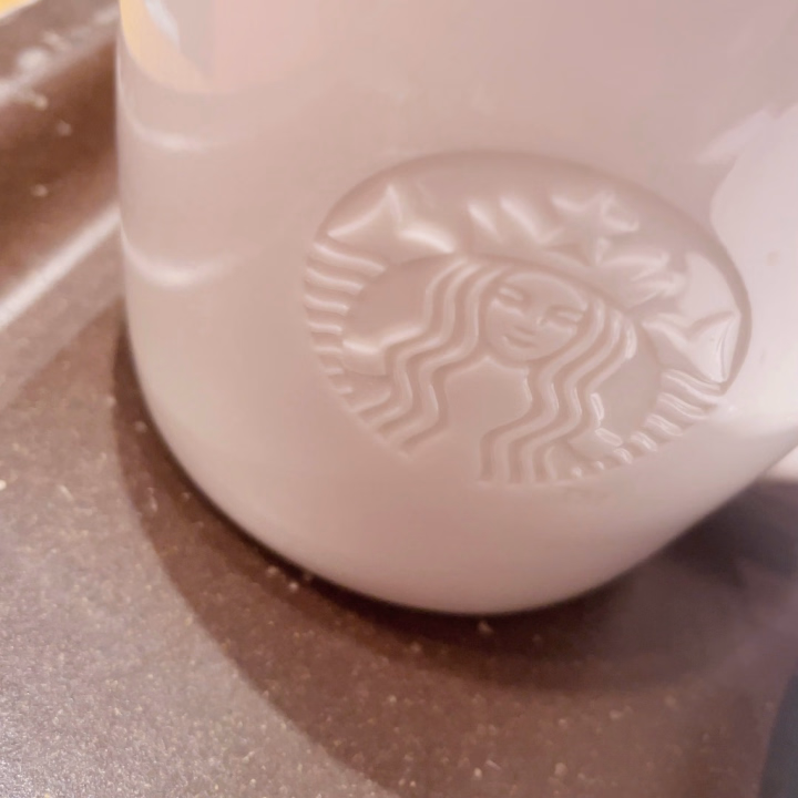 おはようございます⸜(*˙꒳˙*)⸝！

朝はひんやり寒いですね🫨
スタバだいすきなんですけど、
こゆ時はラテが飲みたいなあ☕️

皆様はこゆ時、
どんなの飲みたいとかありますか🤗？


今日は予定がちょっとあるので
朝から出勤ではないのですが…💭

⏱ ̖́15:00~LAST

出勤です〜(/ω＼)♡⃛
お会いできたら嬉しい嬉しい！