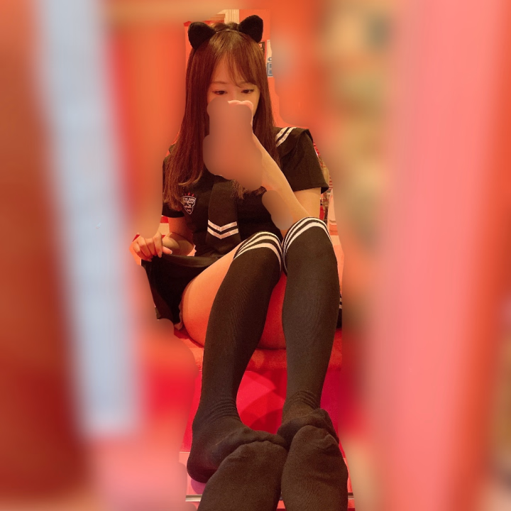 今日は黒セーラー着てます♪
可愛いって言ってもらえたから、明日も着ようかな？🩷

12日の出勤はまた新しい衣装が届くのでそれ着る予定です♪


ローターとパンツお持ち帰りのオプションつけてくれたお兄さんありがとう〜🩷

いっぱい恥ずかしいところ見られちゃった🫣🩷
おもちゃ、よわよわです🫣🩷



夜の部もよろしくお願いしまーす^.  ̫ .^ฅ