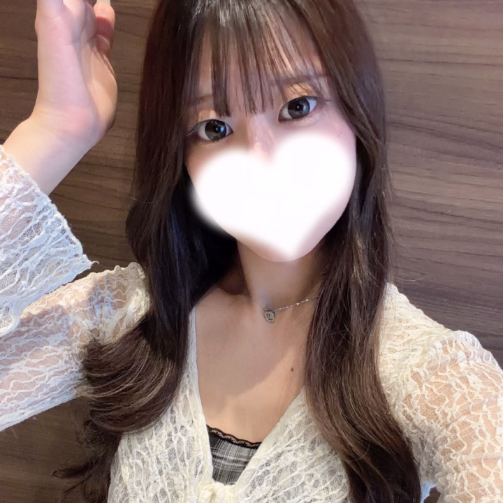 こんばんは🌙
おにいさまがた、
いかがおすごしですか?💭
私は、久しぶりに1週間くらいお仕事のない生活を過ごしていました🌟
長らく長いお休みは取らずに
ずっと動いていたので
暇になるかなーー?と思っていたのですが
今さらながらにSwitchを引っ張り出してゲームに勤しんでみたり💭
お友達に誘ってもらって外出たり💭
意外とおやすみを謳歌していました🎶
新しい趣味、爆誕ですꢏꢷ^ᴗ ̫ ᴗ^
そんな感じですが、いつまでもダラダラしてる訳にも行かないので土日は姫路出勤しますよッ🌟
両日とも、本指名さま
お誘いありがとうございます💞
土日はお部屋の争奪戦なので、
「遊びたい!会いたい!」と思ってもすぐ案内出来ずタイミングが合わなかったり🌀
ご予約必須でお願いします♡
ヒメチャンネルのトークや
X(旧Twitter)でのご予約も可能ですので
お問い合わせお待ちしております❣️
ではでは
またのんびりしてきますわ🌟
かぐらちゃん🐰ྀི