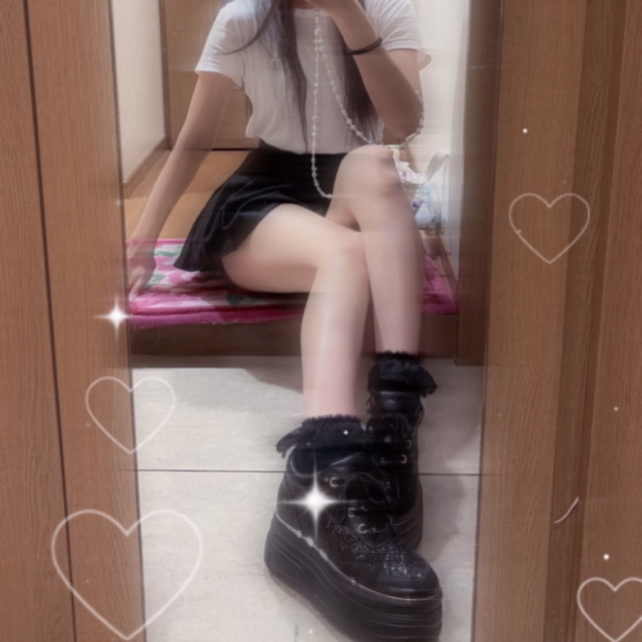 かぐらです♡

本日ご予約さまとその間の空き時間のみの出勤になります🙇🏻‍♀️

ご予約いただいているおにいさま
ありがとうございます🥰

台風もいなくなったことで
涼しかったところにまた暑さが戻ってきていますので体調には十分気をつけてください😭

今年2回、（多分）中度の熱中症になった私はできるだけこまめにポカリやソルティライチを飲んでいます💭

喉乾いてなくても飲んでくださいね……
本当に……○にます……

かぐらちゃん🐰ྀི