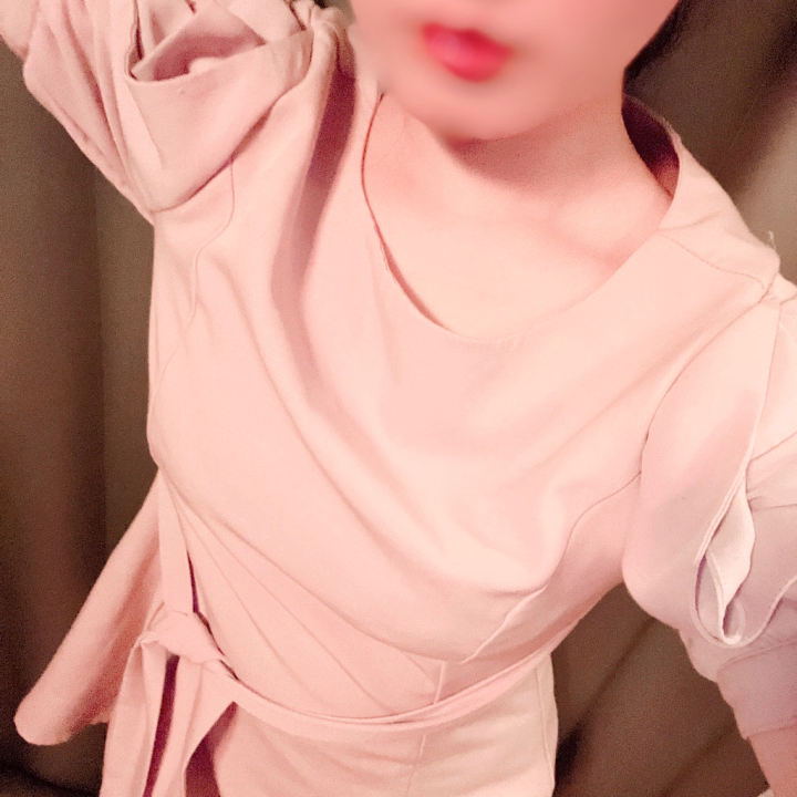 本日9時〜17時まで出勤です！🥰

ご予約、お問い合わせお待ちしております😘💋