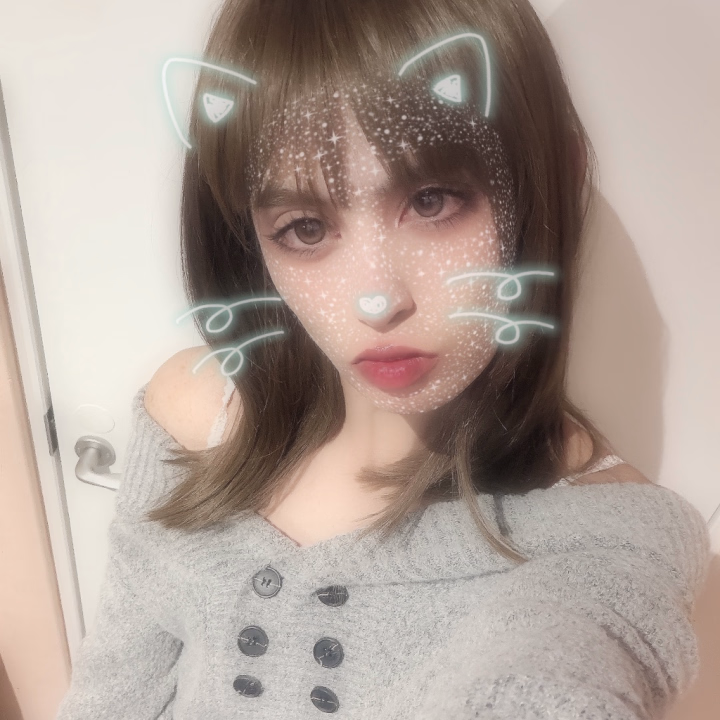 こんにちは🤍☺️
 
きょうは14:00-22:00までお店にいるよ！

一緒に楽しいことたくさんしたいな🥹❤️

ぜひお店に会いきて欲しいな☺️❤️