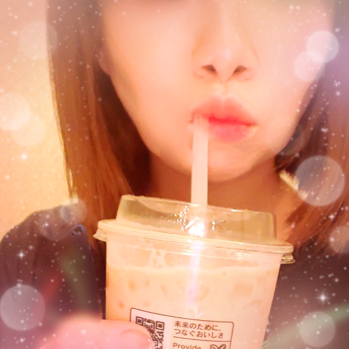 おはようございます☀

朝が少し弱いまゆです🤏

夜更かししちゃうから悪いんです笑

昨日もコナン見ちゃいました💦

頭がなかなか起きない朝は

ラテ注入します

意外にもコーヒー飲めなくて

おこちゃまなまゆです

だからカスタムが色々できるスタバが好き❤️

今日はあいにくの雨☂️

金曜日なのにー😭

皆様足元お気をつけてお仕事向かわれてくださいね❤️