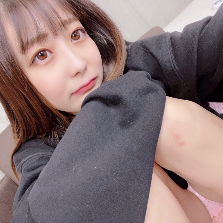 涼しくなってきて
パーカーとかトレーナーを着る

季節になってきたよね⛄️



あおは私服でもそゆの着るの多い🥴


服着るの苦手なので
ダボダボじゃないと着れません🙄笑