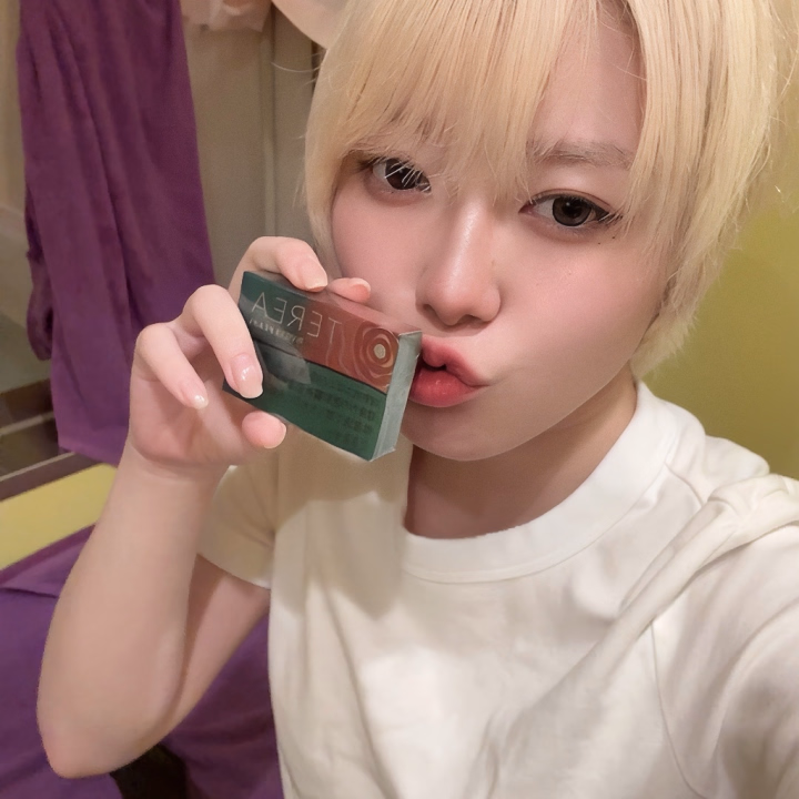 今日も会いに来てくれた王子様ありがとう〜💜
いつも来てくれるのほんと嬉しいし、今日も安定にめちゃくちゃ楽しかった🥺🖤
何回会っても毎回ちゃんと楽しくて、時間経つの早すぎるんだよね〜!
しかも今日はiQOSのたねまでありがとう💜
あーちゃんのこと考えて持ってきてくれたの嬉しかったし、こういうちょっとした優しさまでちゃんと覚えてるよ🥺
いつも会いに来てくれて、一緒に楽しい時間過ごしてくれてありがとう🖤
また王子様に会えるの楽しみに待ってるね💜