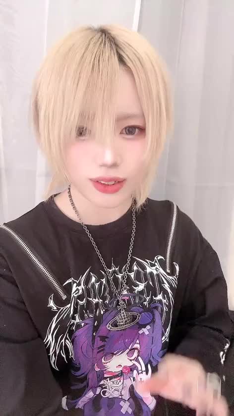 王子様やっほ〜💗
あーちゃんね、今日ついに自撮り棒届いたの✨
早速テンション上がっていっぱい撮っちゃった📸💕

でね、その流れであーちゃんのオトモも紹介してみたの🎀
最近はクロミちゃんと一緒に寝てるんだ〜🖤💗
ふわふわで安心するし、ぎゅってしながら寝るのが最高すぎるの…🥺💕

なんか一緒にいると落ち着くし、気づいたら毎日隣にいるの🫶💗
あーちゃんの大事な癒し担当だよ✨

自撮りももっと上手くなりたいし、いっぱい可愛いの撮っていくから楽しみにしててね📸💗
王子様にも見てもらいたいな〜って思ってるよ💞