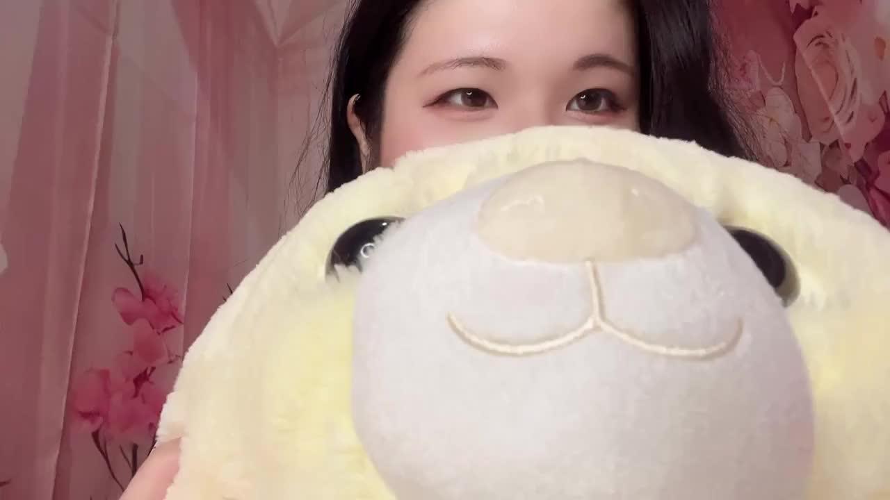 おめめぱちぱち👀


可愛いもの、空間に囲まれるのって幸せ🥰


鞭などの道具もできるだけピンク白で揃えてるよ💕
