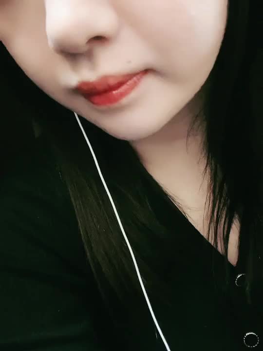 昨日は下の動きの動画を見て来てくれたお兄さんがいて嬉しかったなぁ💕

ねっとりと…
けどペロペロと…
バリエーション豊富に咥えちゃう💋

我慢できなくて襲っちゃったらごめんね？🥹

それともお兄さんが襲ってくれる？❤️‍🔥

それもそれで楽しみだなぁ🍑

今日もお待ちしております🫶