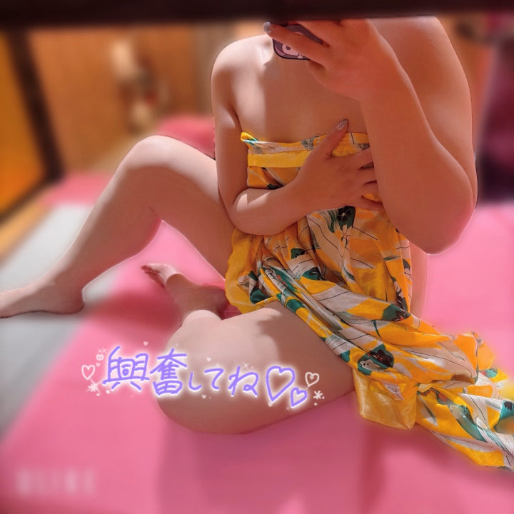 今日から暑くなるのかな？？
なんか凄いお外暑い(;^_^A

わたしだけ…？？笑

まだまだラストまでいるので、
華金の夜構ってください❤️❤️

お誘い待ってるね(❁´ω`❁)💕︎

🐻💗乙姫宴 ひろ🐻💗