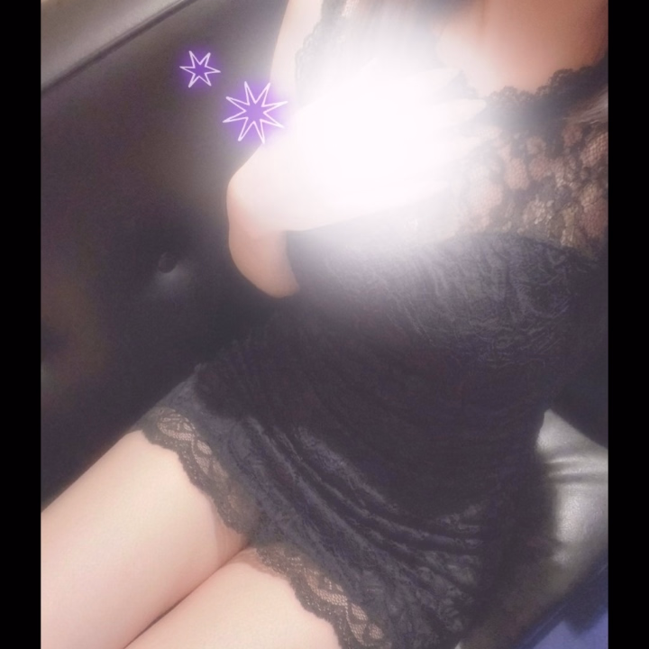 おはよーっ‪🔆‬

今日なんかちょっと寒いね:( ;´꒳`;):
朝起きて冷えたから長袖で来たんだけど、それでも寒いくらい🥲
人肌が恋しくなる気温です💭
一緒にぬくぬくしませんか？‪🫶🏻︎‪💕︎︎

最近チョコレート効果とかのハイカカオチョコにハマってます🍫
1日2日かけてゆっくりゆっくり食べるのが好き‎⊂( ᴖ ̫ᴖ )⊃
どうやら健康にもいいらしいです✌🏻
野菜にもハマってるしメキメキ健康になっちゃうよーっ！🥬