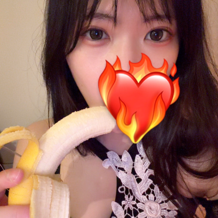 こんにちは😆
めぐみですっ（｡･ω･｡）

今ランチタイムのお兄さんたち
多いのかな〜？？
私はよく朝とか昼に
フルーツ食べてるよん🍎🍇🍋🍐

今日のお昼ごはんは
バナナにしました🍌

出勤は20:30までです❣️
ご予約お待ちしてます😘
