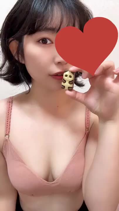 クマちゃんチョコをぺろぺろ🍫🤎お兄様のあれを想像しながら・・🙈///
推しうちわ＆いいね❤️で応援宜しくお願いします🫶