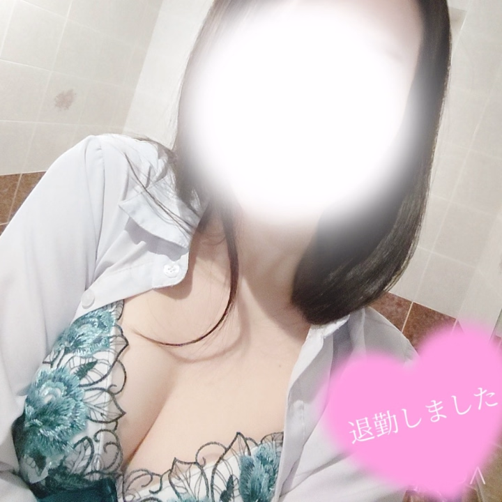 退勤しました❤
本日も沢山のご指名
ありがとうございます✨


乳首舐めるのが好きやねん


って写メ日記に書いて以降
ドMちゃんたちが
こぞってオプションで
乳首舐めつけてくれて
とても嬉しいです💋💕


私の日記を見てくれた
たくさんの紳士様と
ドMちゃんが
明日も素敵な1日になりますように


おやすみなさい


あやめ