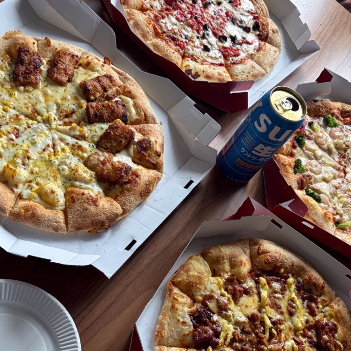 おはよーっ

この前 サッカー観ながら
ピザパーティ🍕しました✨

何人かで集まったので
色んな味を楽しめました😋