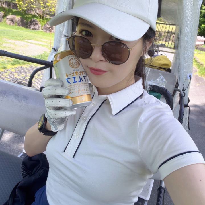 本日7:00-19:00出勤です！
早起きがんばりました🥱

昨日はゴルフにいきました⛳️
天気が良かった〜！

今日は雨だね☔️
梅雨っぽい気候だね

湿気で髪の毛がクルクルしてるー🥲
