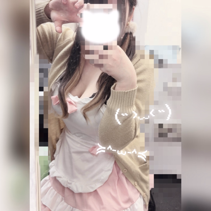 こんにちは❣️

今日も出勤しました꜀^. ̫.^꜆🎶

今日は雨ザーザーだねぇ、、巻きすぐ落ちちゃうから今日は珍しいストレートにしてみたよっ( ᵒ̴̶̷̤໐ᵒ̴̶̷̤ )💕

いつも結んでるから分かりにくいけど実はふわちゃん結構髪の毛長いんだよね〜ᐡ• ·̫ •̥ᐡ⭐️

頑張って伸ばしてるの❣️

でもそろそろ毛先傷んできたから切っちゃおうかな〜って考え中、、、

お兄様達はどんな髪型すきなんだろ！！！

好きな髪型いっぱい教えてくれたら嬉しいなぁ(՞ ᴗ ̫ ᴗ՞)💖

本日もラストまでです❣️
一発目からご予約のお兄様ありがとうございますっᐡ ɞ̴̶̷ ̫ ᴗ̤ ᐡ⭐️

沢山のご予約、ご乗車お待ちしておりますっᐡ ɞ̴̶̷ ̫ ᴗ̤ ᐡ⭐️