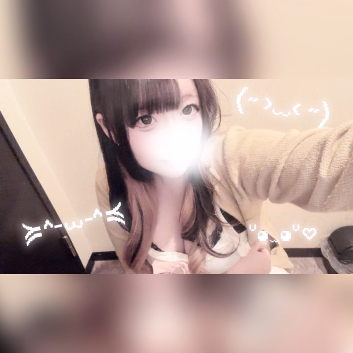 こんにちは❣️

出勤しましたっ^_  ̫ _^🐾🐾

最近どんどん暑くなってきて夏だね〜ってとても思う、、

ふわちゃん汗っかきやからめっちゃ汗かいてやばい(　߹꒳​߹ )💦

今日は髪の毛くるくる巻いてみた❣️

いつもツインテールだからめずらしいおろし髪ふわりちゃんみにきて！！！(,,> <,,)💕

本日もラストまでです❣️

沢山のご予約、ご乗車お待ちしております( ꈍ꒳ꈍ )⭐️