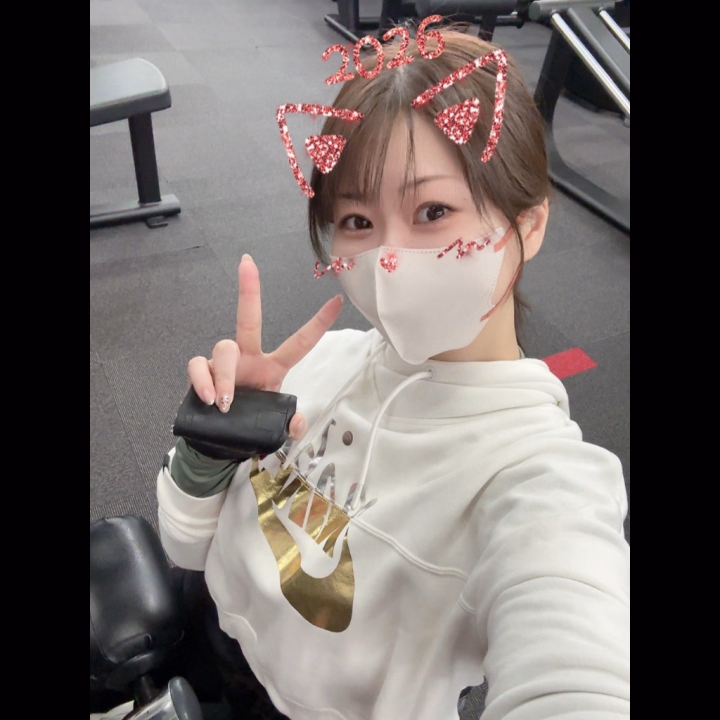 夜更かしゆうこりん🌷

明日最低6時起きなのにやばい😂

今日はゴルフレッスンと筋トレ、掃除、洗濯、セルフジェルネイルチェンジと明日の荷造りなどであっという間に時間がすぎていきました🙃

そしてここ最近ニュースを見ていると
胸がざわっとする話題が続いています…

改めて「毎日を過ごせていること」って
当たり前じゃないんだなと感じることがありました。

だからこそ、
こうして会いに来てくれる時間や、
一緒に過ごせるひとときが
とても大切で、ありがたいものだなと思います。

今日も変わらない一日を過ごせたこと、
笑顔でいられたことに感謝しつつ、
これからも一つ一つの時間を
大切にしていきたいです☺️

みなさんも、どうか無理せず、
体調や気持ちを大事にして過ごしてくださいね🌙