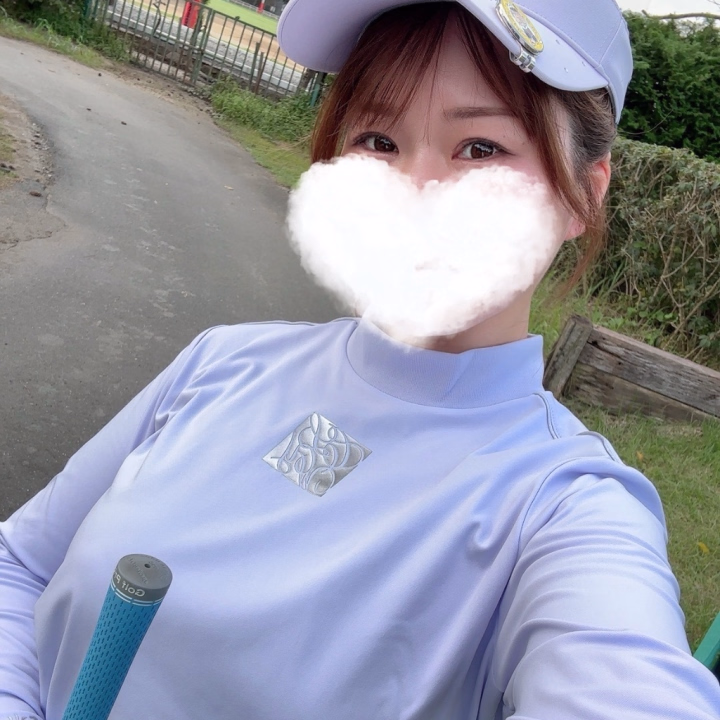今日は初めてゴルフのショートコースに行ってきました⛳️

先生に見ていただきながらまわったのですが、帰ってから先生のバッグの中に水筒を忘れてきたことに気づきました😂笑笑

そしてなんと、初めてチップインもできました👏
とっても嬉しかったです〜😆

さてさて、明日10/23（金）は15時〜23時30分までハピネス出勤です🌷

ラストの22時30分〜23時30分の60分枠が空いております🌟

10月の現在の空き枠状況⬇️

10/23（金）15時〜23時30分
（ラスト22時30分〜23時30分🈳）

10/24（土）16時〜23時30分🈵

10/26（月）16時〜23時30分
（20時30分〜21時20分・22時30分〜23時30分🈳）

10/27（火）16時〜23時30分
（18時40分〜19時20分・20時40分〜23時30分🈳）

10/29（木）16時〜23時30分
（17時〜17時50分・19時10分〜23時30分まで🈳）

です✨

また、11月の出勤予定表も載せさせていただきましたので、11月のご予約もお待ちしております🐿🌰🧡