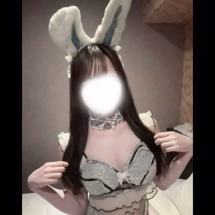 難せいらです💫

本日出勤です！

今日は19:00〜1枠のみ空きあるので、誘ってくれたら嬉しいです🎵💕


12日(金)は18:50〜1枠のみ空きあります！
13日(土)は事前予約で完売してます🙏🏻✨️


いつもせいらに会いに来てくれるお兄さんありがとうございます🎀❤︎

本日もお店でお待ちしてます🌟
