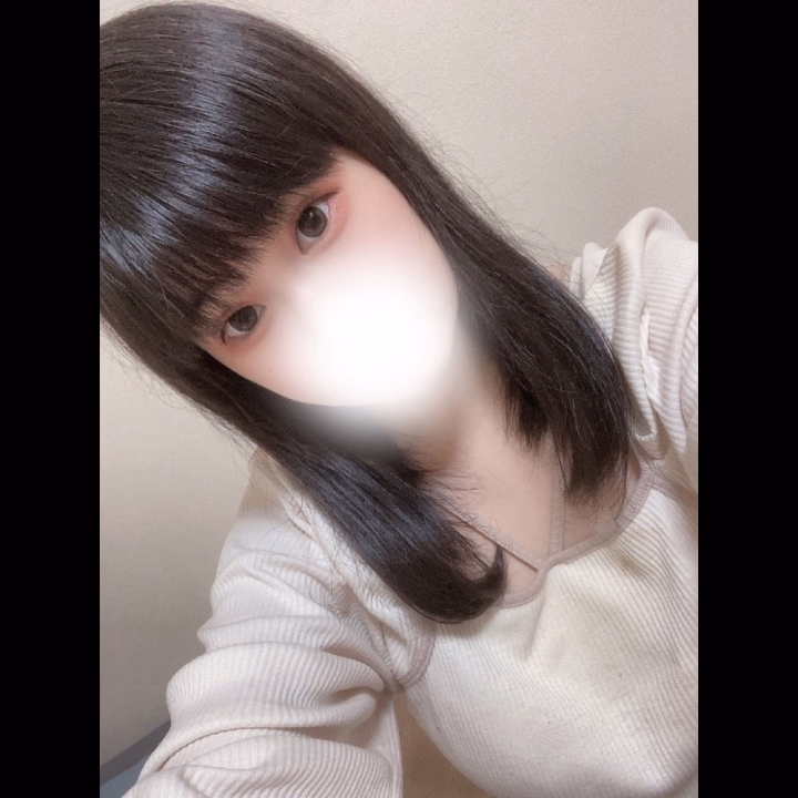 金曜日だよ〜っ💓
1週間おつかれさま✨

今日はちょっとだけ大人っぽい気分で出勤してます👙💕
お仕事終わりに、癒されに来ませんか？🥰

甘い時間、一緒に過ごそ…？♡
