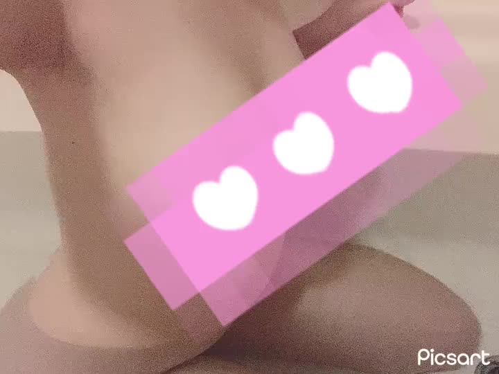 みゆなの柔らかいおっぱいは本物です！

ふわふわのおっぱいでお兄様の硬くなった🍌を挟みたいです💕

もちろん生🍻でだよ、、♡

ロケット🥧だからハリがあるけど､想像とは裏腹に柔らかいです💞

そんなおっぱいを優しく揉みしだいてみませんか？