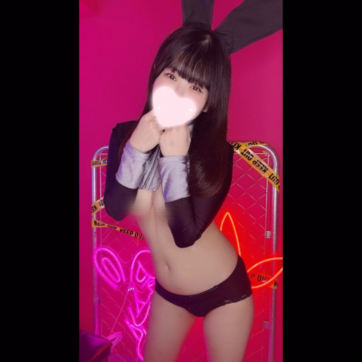 ねえみてみて 、、

かんなこんなえちえちなバニーちゃんにもなった事あるんだよ👯‍♀️♡

あんまりバニーちゃんになった事ないんだけどこういうのもたまにはどうかな？？♡♡

これもえちえちな事想像できちゃうよね…♡♡

今日はかんなとどんなプレイする？？♡♡

ふたりで秘密の甘い時間過ごそうね💖