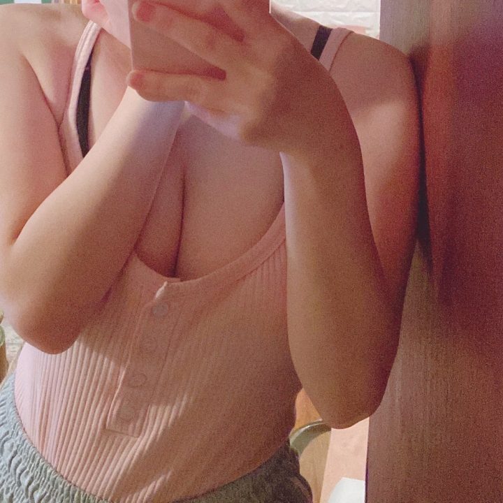 ねえねえ

今日はみんな土曜日でお休みかな？？🥺🥺

今日は1日なにする？？

よかったらかんなと遊ばない？？🤍

今日もいーっぱい御奉仕しちゃう♡♡