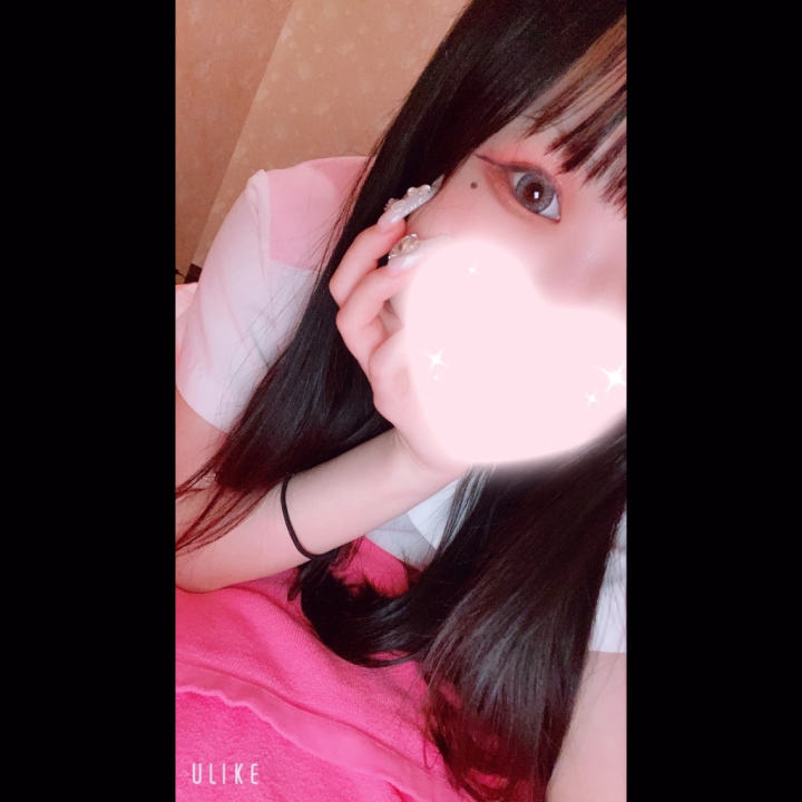 ねえねえ

かんなが自分の中で1番しっくりくるコスプレって制服なんだけど 、

たまには味変でナースとかにもなっちゃったりするの♡♡

みんなはどんなコスプレがすき？？🥺🥺

もしかんなに着てみてほしいコスプレとかあったら教えてね😉🤍