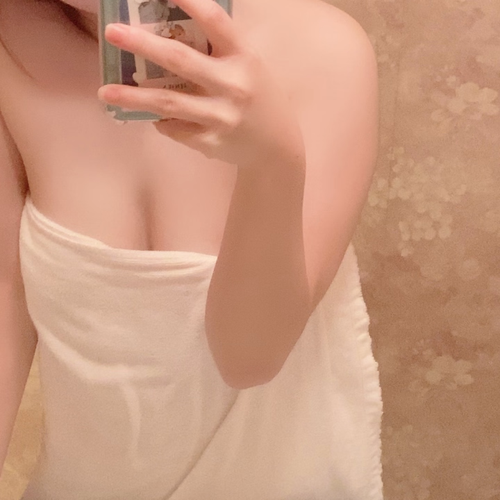 ねえねえ

かんなすごい寂しがりなのね🥲

だからおにいさんに会えないのすごくすごく寂しいなぁ…🥲🥲

かんなの寂しさ 、埋めにきてほしいな🥺🥺

しばらく会えなくなっちゃう前に遊びにきてね😉🩵