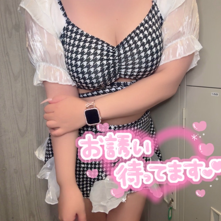 水着きたよ🎀🤍

似合ってるかな🫠