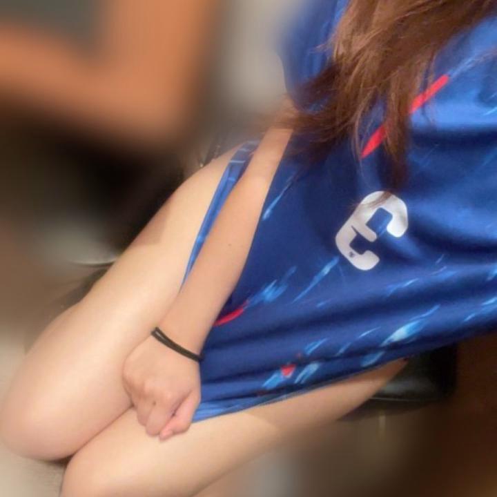 No.3冴羽

10:00-20:00出勤しました！

昨日の台風大丈夫だった⁉️私友達の家泊まってから仕事行ったんだけどさ道路に水溜まってて足首上くらいまで浸かっちゃった
夜になったら何事も無かったような天気してたけど、、、？

でも今日はすっかり晴れてるねぇ☀️
しっかり水分取って今日も一日頑張ろうねー！

今日は👧🏻日です。。。🙇🏻‍♀️