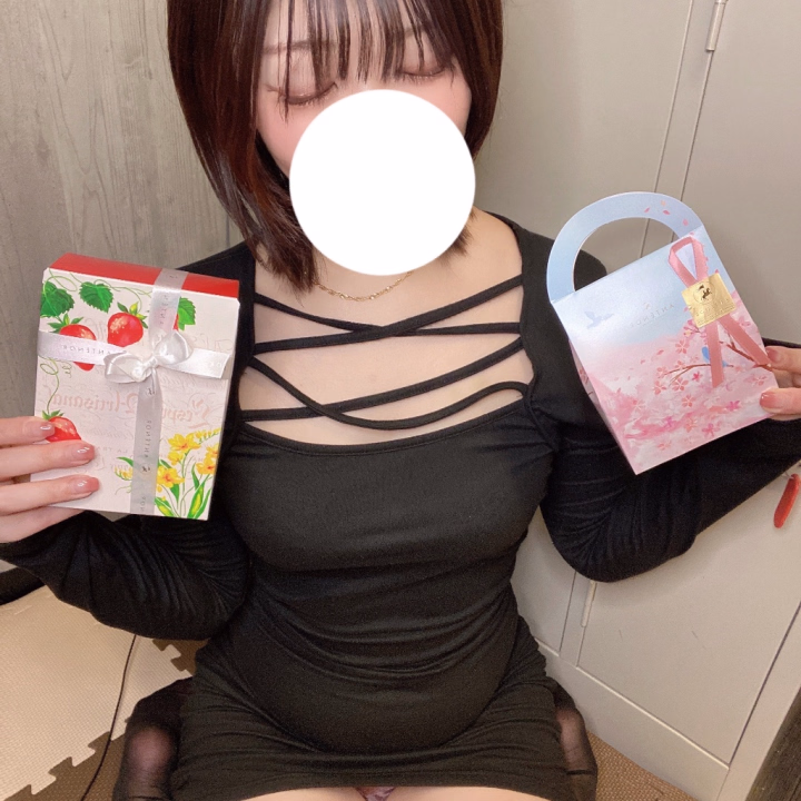 先日逢いに来てくれたお兄さんから差し入れいただきました！ほまに感謝感謝です🥺🫶🏻
ゆっくりもぐもぐさせてもらってますーー！