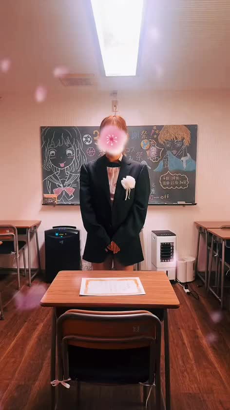 見どころ★ジャケットに着けた花飾りはティッシュです笑