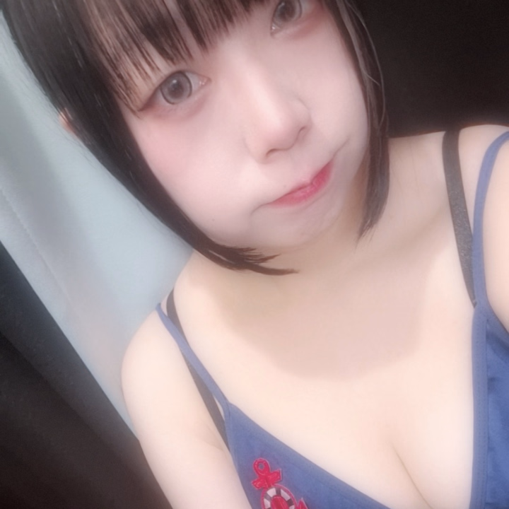 こんにちは😊

出勤してます🙋

ラストまでいるよー️⭕️

暖かいしみんなお出かけしてるかな？？

つばきにも会いに来て😊