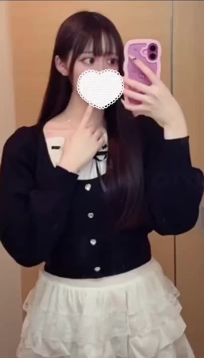 もう寒くなってきて冬服の季節❄️
このお洋服かわいいでしょふりふり🎀

お兄さま今日は何するの？

いつもとちがう日曜日
みことと一緒に過ごそう🌙💕

みこと
X ➡️ @michann__oO