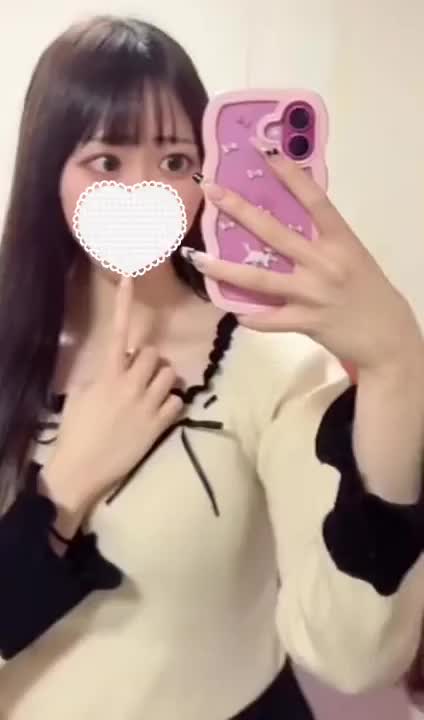 まだお昼間はあったかいね〜🍁
このお洋服もお気に入りなの🎀
でも季節の変わり目だから
風邪気をつけなきゃ🤧‼️
 
お兄さま👦🏻とみことで
きゅんきゅんな時間過ごしちゃおうね💘

今月最後の登校日だから会いに来てね🩷

みこと
X ➡️ @michann__oO