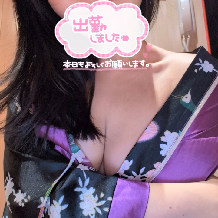おはようございます！

ついに最終日の朝が来ちゃいました✨


朝早くからのご予約、本当にありがとうございます。

お会いできるのをドキドキしながら待ってますね(⁠*⁠˘⁠︶⁠˘⁠*⁠)⁠.⁠｡⁠*⁠♡


今日はもう夏なんじゃないかっていうくらい、日差しが眩しくて暑い日ですね💦

外にいるだけで本当に溶けちゃいそう…！

お兄様、お店に来るまでは熱中症に気をつけて、一瞬でも早く私のところに涼みにきてくださいねっ⁽⁠⁽⁠ଘ⁠(⁠ ⁠ˊ⁠ᵕ⁠ˋ⁠ ⁠)⁠ଓ⁠⁾⁠⁾


本日はいよいよラスト、お部屋を涼しくして待ってます！

暑さも疲れも全部トロトロに溶かしてあげますね💕

道中お気をつけてお越しくださいねっ✨️


【スケジュール】
6/15 9:00-18:00
（🈳11:00頃〜の65分、17:40〜の50分のみ）
お電話待ってます


—— **米子でしか会えない、貴方だけの「内緒の恋人」。みなせより**