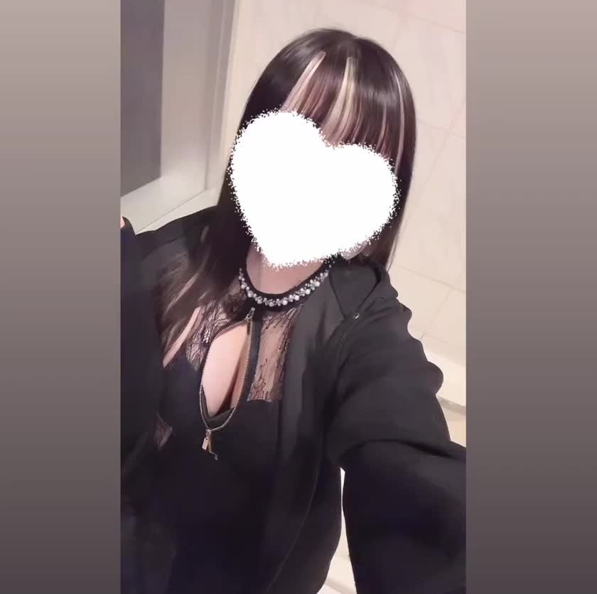 初日ー！！！


昨日は寮着いて即、
メダリスト見ながらお風呂入って
爆睡かましました幸せ^ - ^🎶


毎日これでいい、これがいい🎶


今日は4階にいるので4階にきてね🥹💖💖


お待ちしてます♡♡


くれあ🐶
